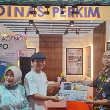Disperkim Serahkan Siteplan Dalam Acara Slawi Ageng Expo 2025