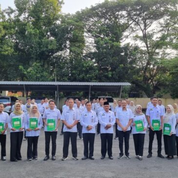 Penyerahan SK PNS, Plt. Kadis Tekankan ASN Harus Inovatif dan Berintegritas